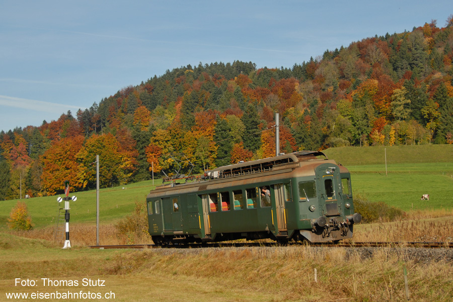 BDe 4/4 mit Signal Neuthal "offen"
