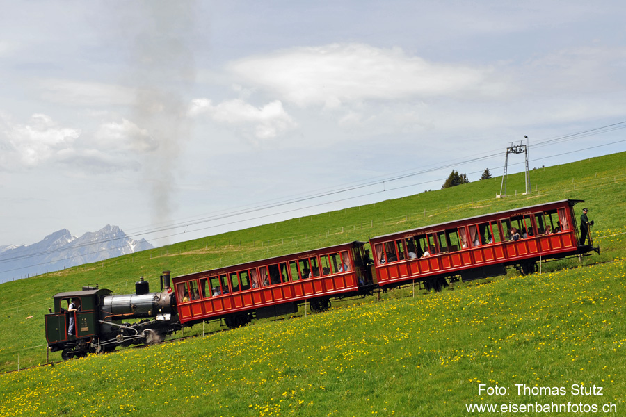 Dampflok 16 mit Salonwagen
