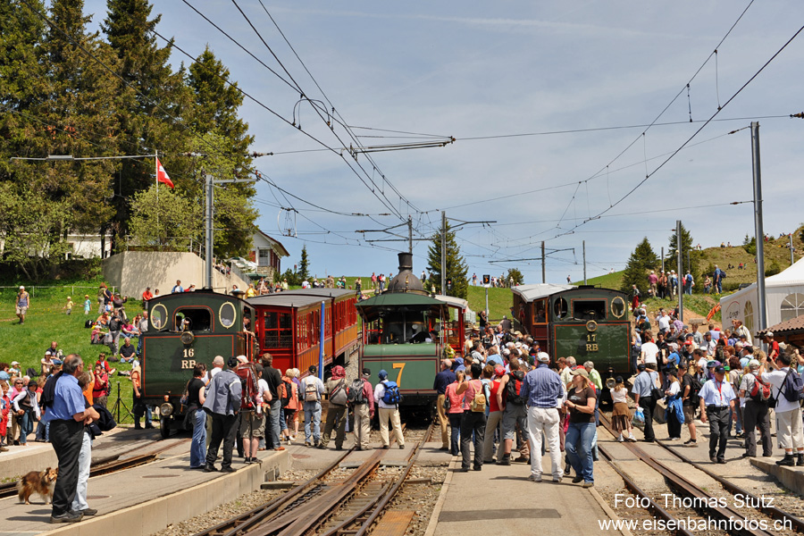 alle 3 Dampfloks (und viele Leute ...)
