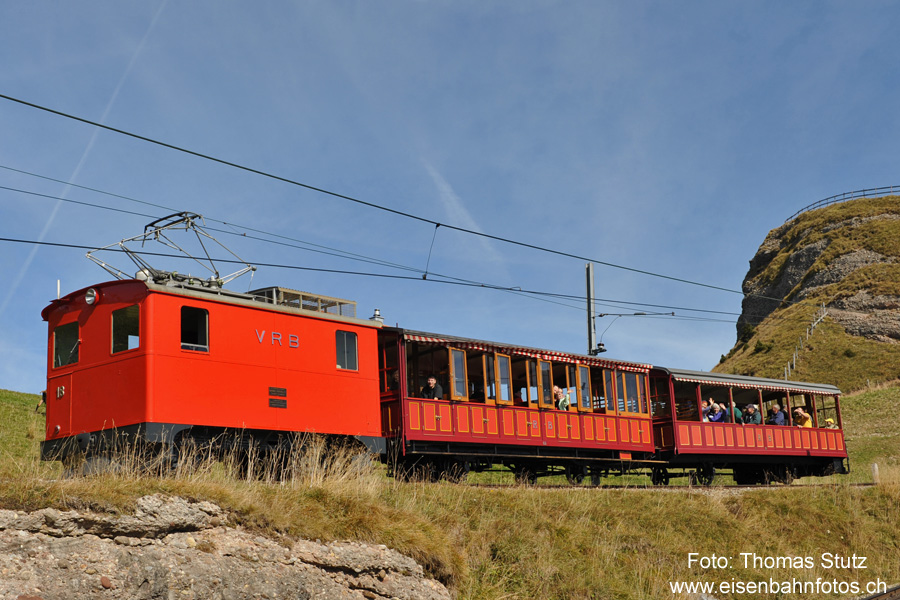 Lok VRB 18 mit 2 Personenwagen
