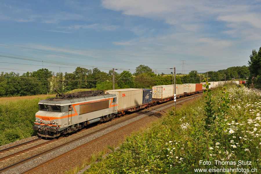 BB 22200 mit Containerzug
