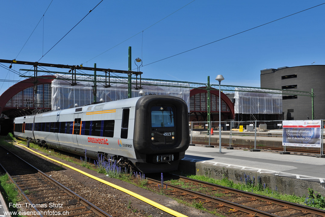 Umbau in Malmö C
In Malmö ist momentan ein grosser Teil des Bahnhofs im Umbau. Im Dezember 2010 kommt der "Citytunneln" in Betrieb,
womit die Züge aus Dänemark neu unterirdisch durch die Stadt fahren und Malmö C zu einem Durchgangsbahnhof wird.
