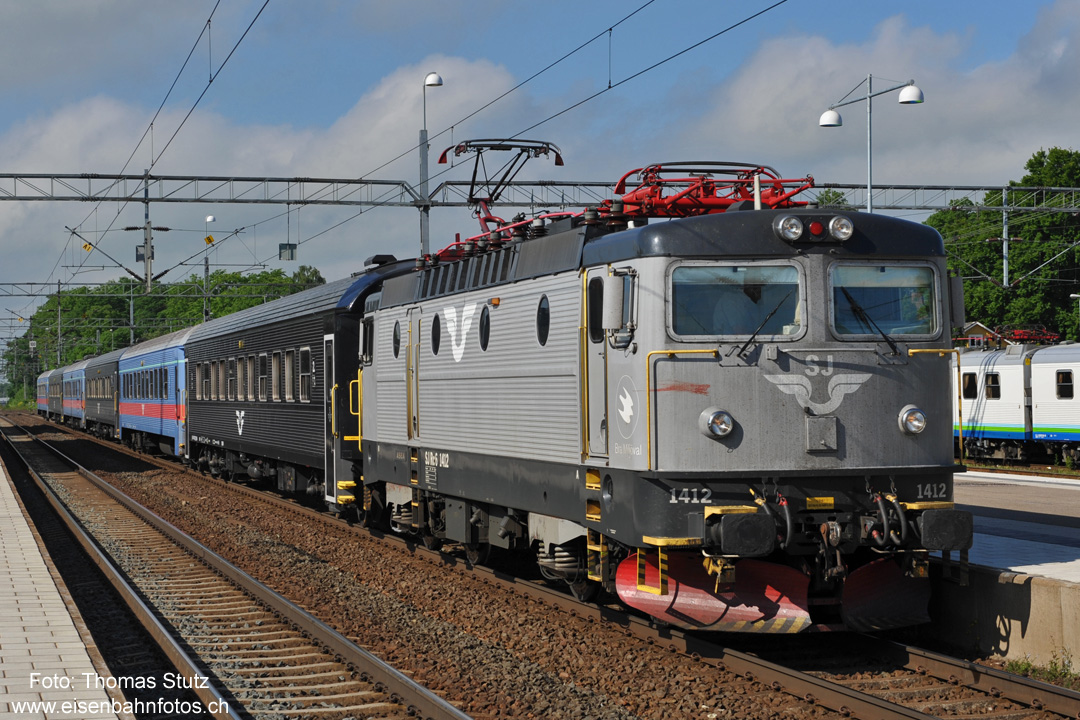 graue Rc6 mit IC Göteborg - Stockholm
