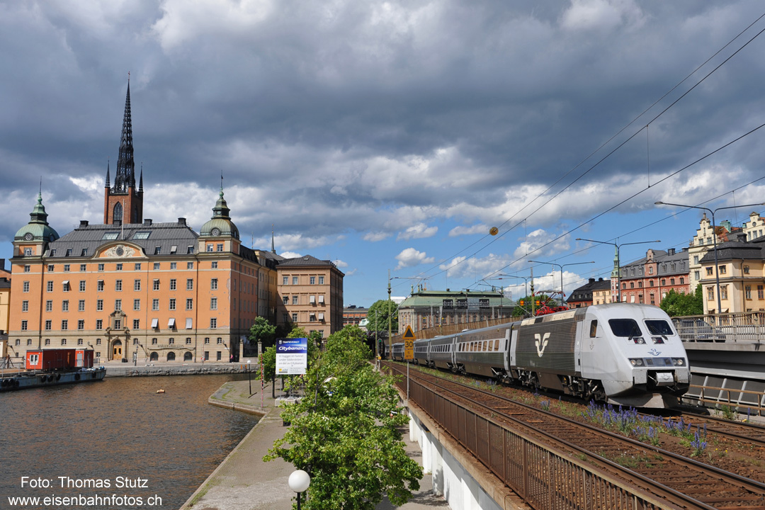 X2000 mit Riddarholmskyrkan
