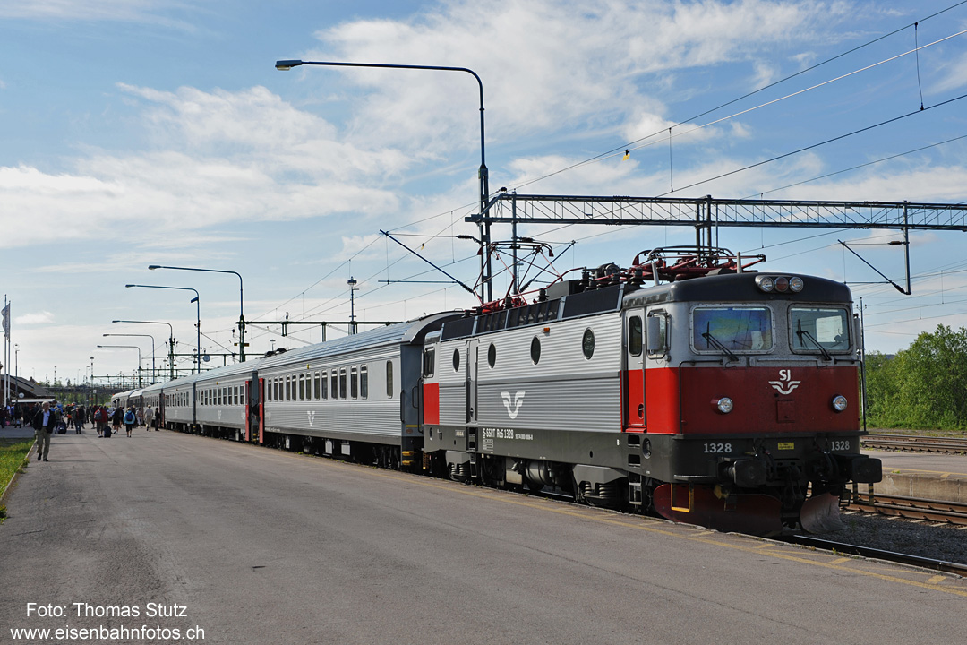 Ankunft in Kiruna
Der Nachtzug aus Stockholm hat nach einer Fahrt von gut 15 Stunden und rund 1450 km Kiruna erreicht.
