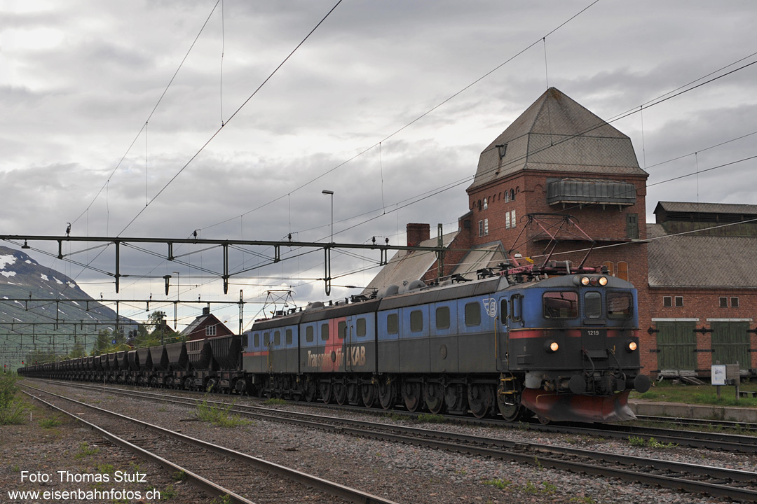 Dm3 mit Leerzug in Abisko Östra
