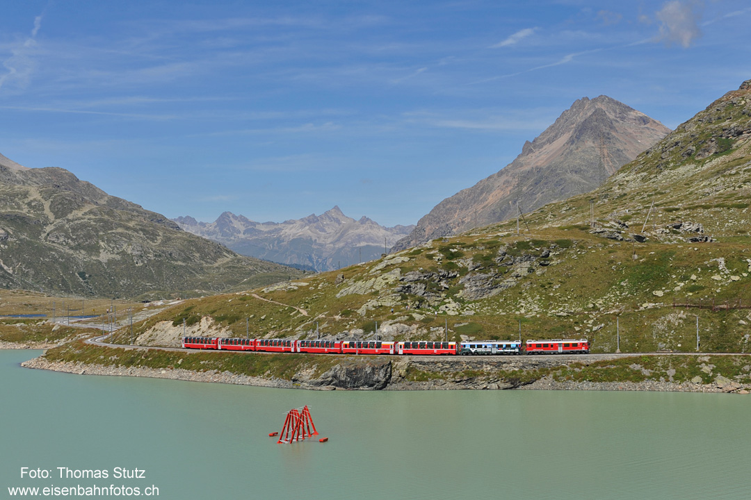 Bernina-Express am Lago Bianco
