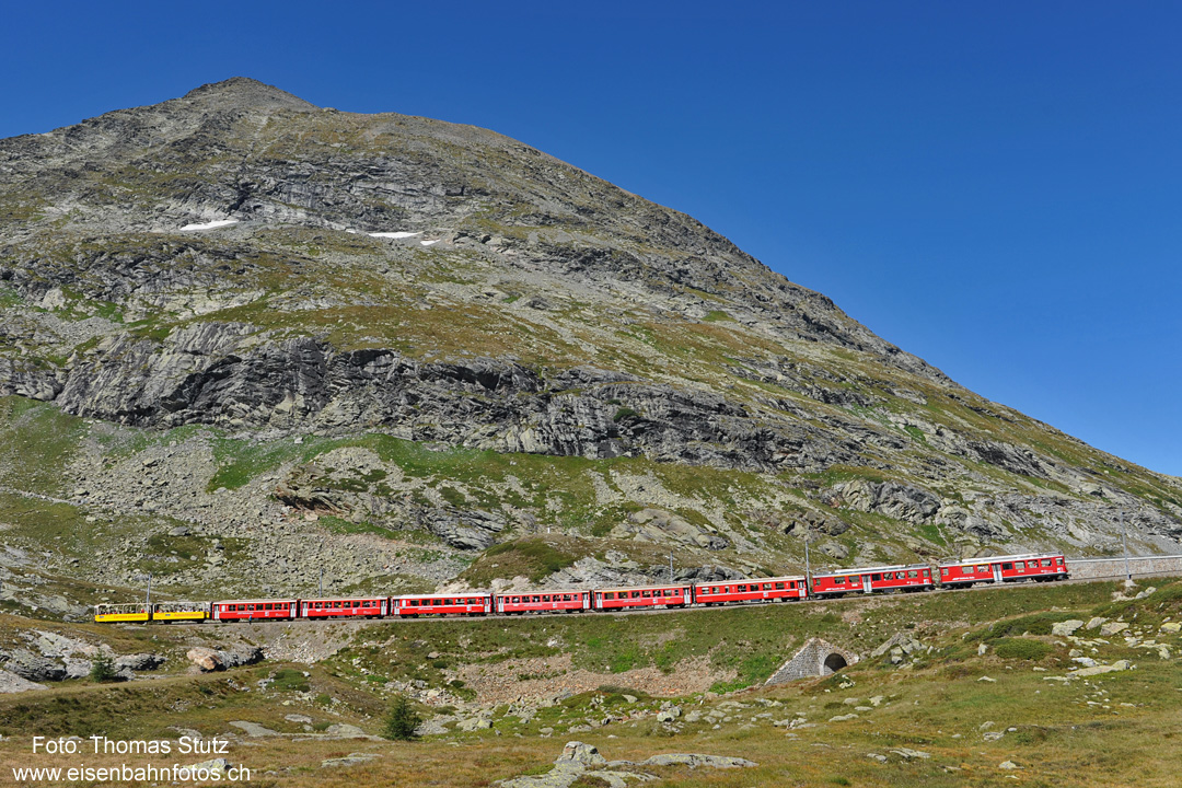 Regio mit offenen Aussichtswagen
