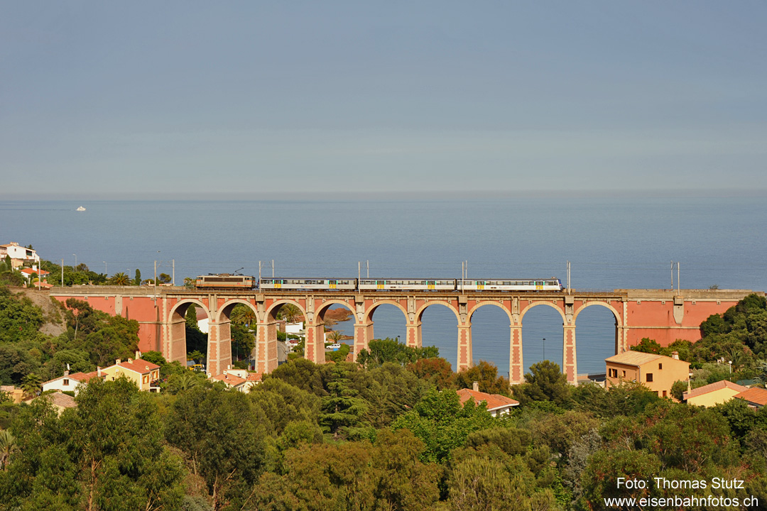 Viaduc d'Anthéor
Am späteren Nachmittag lässt sich der Viadukt in Anthéor mit dem Mittelmeer im Hintergrund schön fotografieren.
Wie bereits in Niolon sind auch hier viele Fotostandorte möglich.
