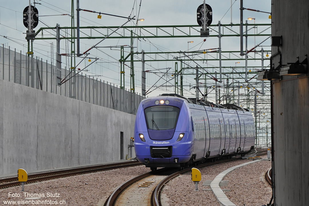 Einfahrt in Citytunneln
Einfahrt eines X61 in den Ende letzten Jahres in Betrieb genommenen "Citytunneln" in Malmö.
