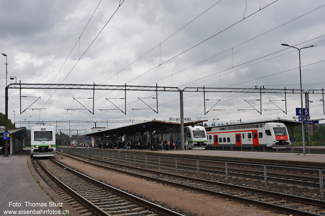 Bahnhof Riikimäki
Richtung Norden (Tampere) verkehren die S-Bahn-Züge aus Helsinki maximal bis Riihimäki, hier zweigt die Strecke Richtung Lahti ab.

