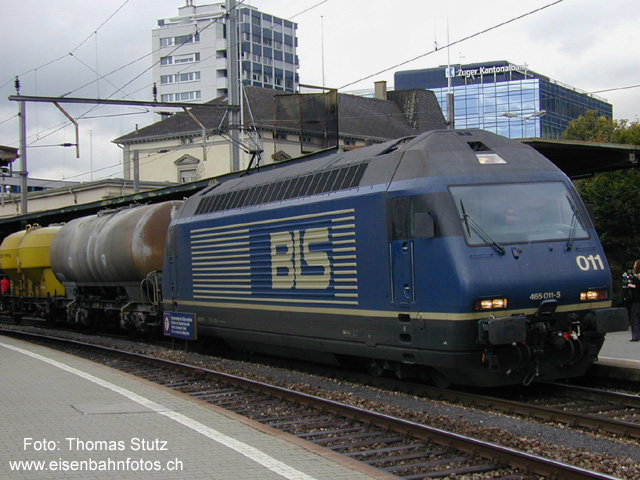 BLS in Zug
Kurzer Abendabfuhrzug 62787 Zug - Cham - Rotkreuz bei der Abfahrt in Zug. Für Abwechslung sorgt die Re 465 011-5, die einige Tage in einem Re 4/4 II-Dienst verkehrt.

