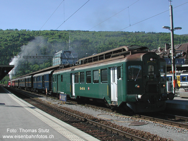 BDe 4/4 OeBB
Ab Biel/Bienne wird dem Extrazug der BDe 4/4 641 der OeBB vorgespannt. Der Zug besteht aus 7 Wagen des Vereins 241-A-65, der OeBB und der EBT.
