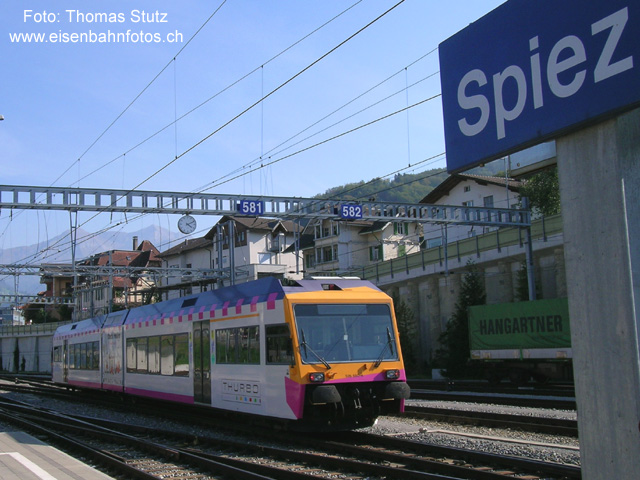 THURBO in Spiez
Überraschungsgast im Bahnhof Spiez: GTW 2/6 der THURBO absolvierte eine Probefahrt Richtung Lötschberg und verliess anschliessend den Bahnhof wieder, wohl Richtung "Heimat".
