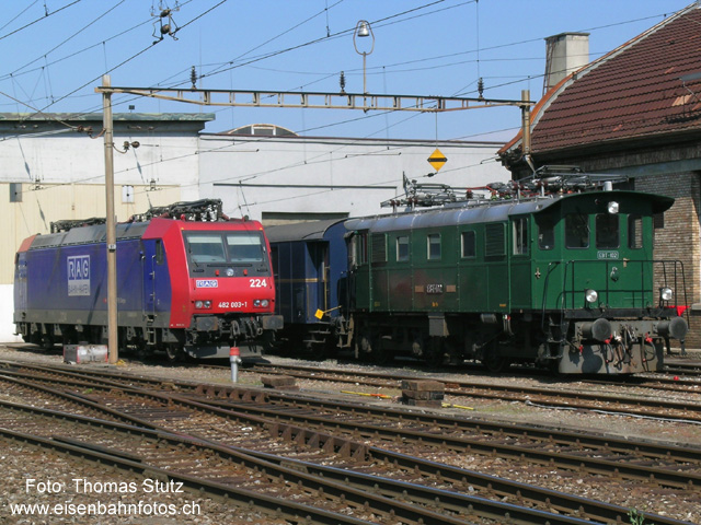 Re 482 + EBT Be 4/4
Alt und neu in Burgdorf abgestellt.
