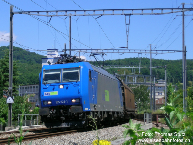 BLS 185 526-1
Als Überbrückung bis zur Ablieferung der Re 485 011-020 (hat inzwischen begonnen), hat BLS Cargo 3 Loks der Serie 185 gemietet.
