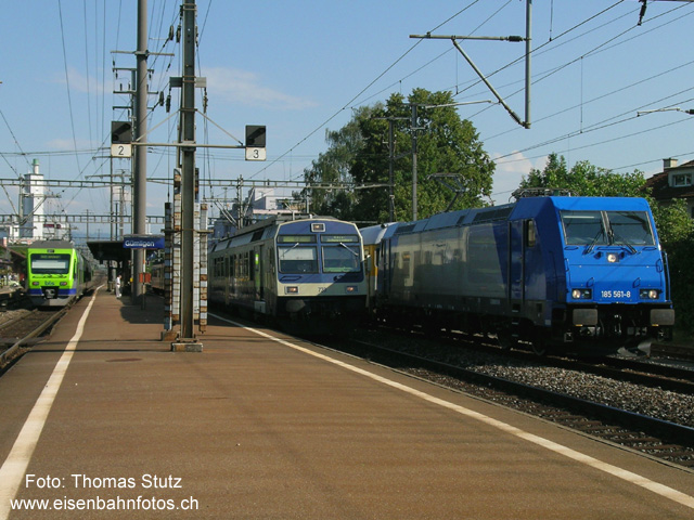 2 x BLS + Bombardier-Lok
Zwei BLS-Züge und die Bombardier-Lok im SBB-Bahnhof Gümligen.
