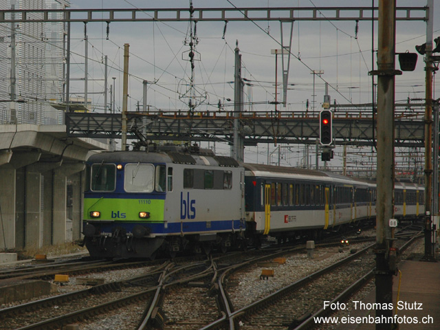 "bls"-Lok mit NPZ
Momentan ist die "bls"-Re 4/4 II in einem NPZ in der Region Basel unterwegs.
