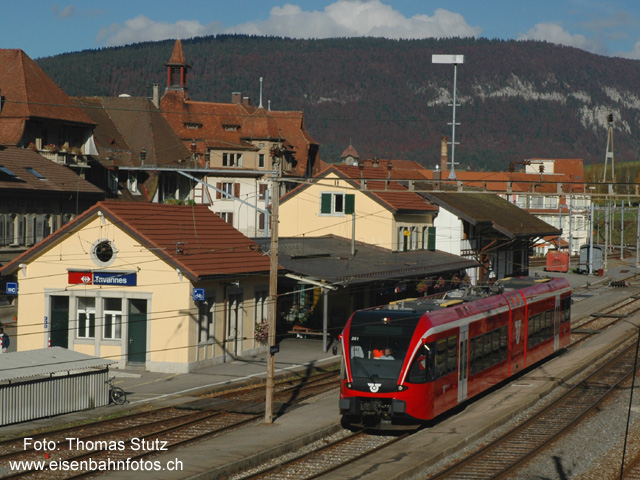 RM-GTW in Tavannes
Ab Fahrplanwechsel werden die Regionalzüge Solothurn - Moutier mit den Regionalzügen Moutier - Tavannes - Biel/Bienne verknüpft und verkehren neu Solothurn - Sonceboz-Sombeval mit Anschluss auf den Regionalzug La Chaux-de-Fonds - Biel/Bienne. Diese Woche fanden deshalb Instruktionsfahrten mit RM-GTW auf dieser Strecke statt.
