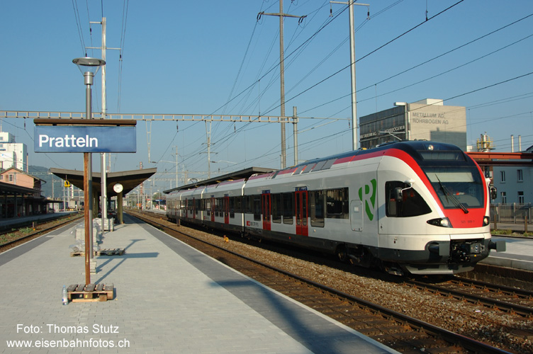 Neuer Bahnhof für neuen Zug
Langsam geht der Perronumbau in Pratteln zu Ende, gerade rechtzeitig für den Start der FLIRT-Instruktionsfahrten für die Lokführer.

