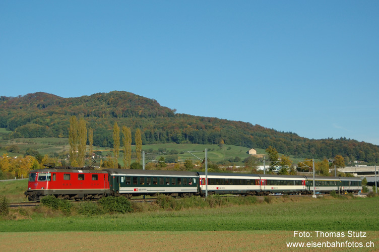 Wochenend-Kurz-IC
Am Wochenende verkehrt der nachmittägliche IC 780 als Kurzversion. Immerhin reicht es für einen ganzen Gepäckwagen ...
