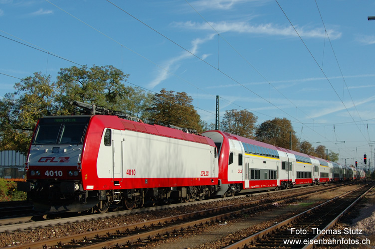 CFL in Efringen-Kirchen (2)
Die Lok des zweiten Pendelzuges wurde am Schluss des Zuges geschleppt.
