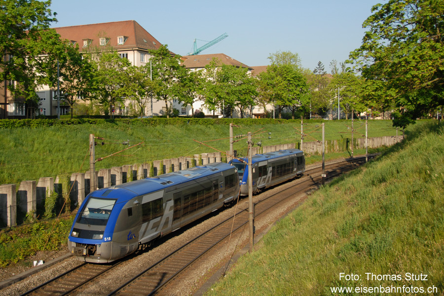 X 73500
Nur noch bis zum Fahrplanwechsel Anfang Juni 2007 kommen jeweils samstags um 08.26 zwei X 73500 von Strasbourg nach Basel SBB. Die Rückfahrt erfolgt um 10.05 Uhr ab Basel SBB (Gleis 30-35). Nachher ist vorläufig kein Einsatz mehr bis Basel SBB vorgesehen.
