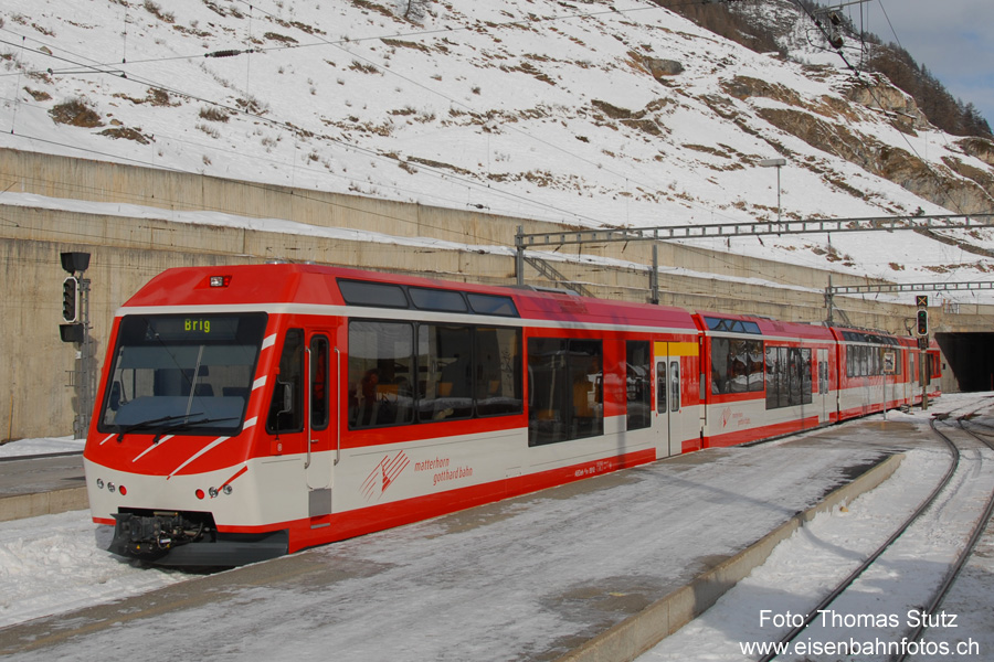 neuer Triebzug KOMET
Seit Fahrplanwechsel sind die ersten neuen Triebzüge "KOMET" (Komfortabler Meterspur Triebzug) zwischen Brig und Zermatt im fahrplanmässigen Einsatz.
