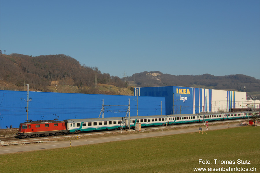 EC Cisalpino mit FS-Wagen
Seit anfangs Februar wird der EC "Tiziano" (Milano - Basel - Milano) neu mit FS-Wagen statt Cisalpino-Wagen geführt.
