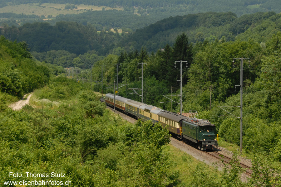 Ae 4/7 mit Rheingold (1)
Die Rückfahrt des Extrazuges "80 Jahre Rheingold" führte unter anderem durch das Laufental.
