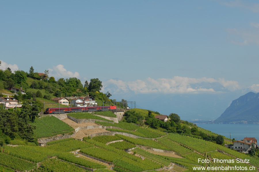 RailJet mit Genfersee
