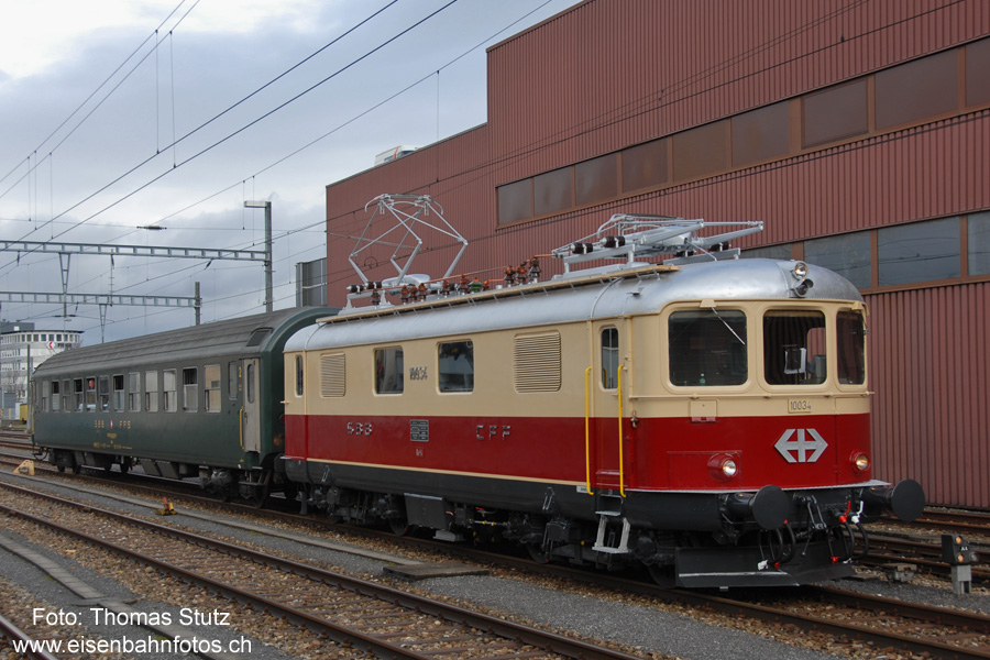 Re 4/4 I mit Bm nach Ankunft
