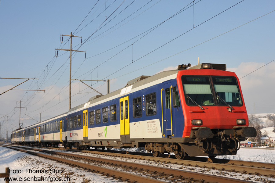 letzte NPZ-Einsätze auf der S1
Zum letzen Mal verkehren am 13.12.08 die meisten Züge der S1 mit NPZ.
Ab Fahrplanwechsel vom 14.12.08 werden praktisch alle Züge mit FLIRT geführt.
