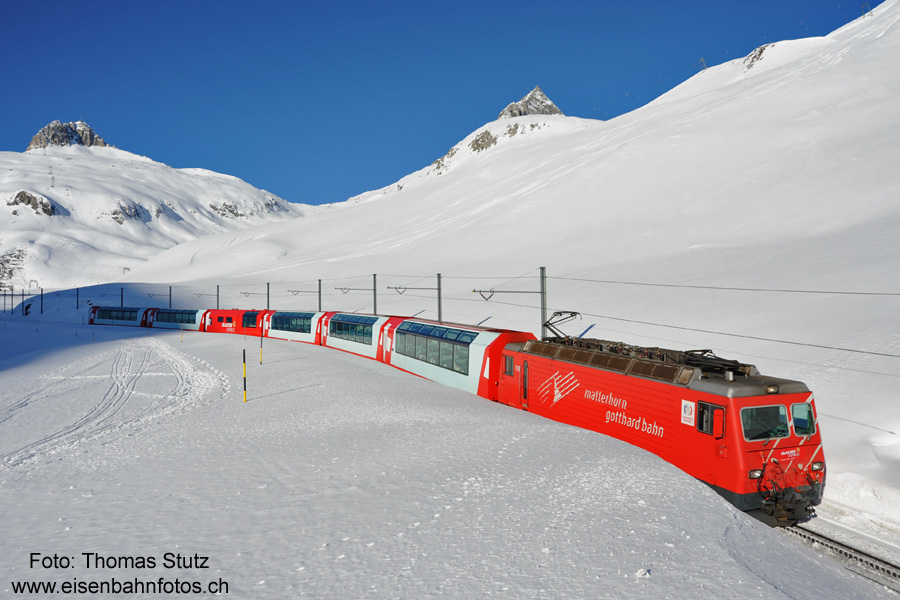 Glacier-Express Richtung St. Moritz
