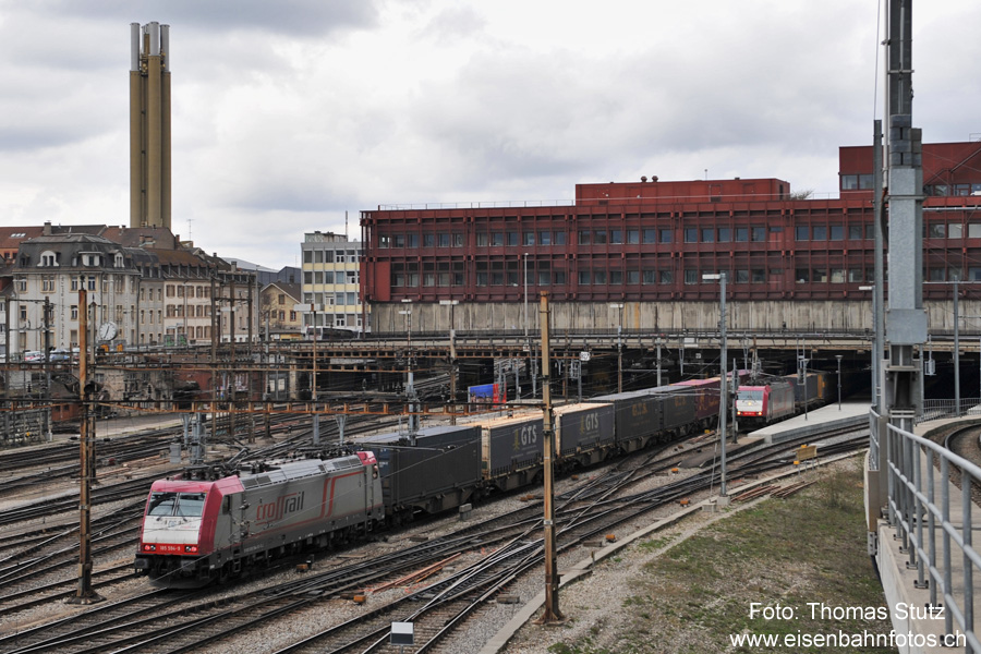 Ankunft mit Schlusslok
Da in Basel SBB die Fahrrichtung wechselt, wurde den Güterzügen bereits in Basel RB bzw. in Weil am Rhein
die abgehende Zuglok am Schluss beigestellt und die ankommende Zuglok blieb in der Regel bis dort als Schlusslok am Zug.
