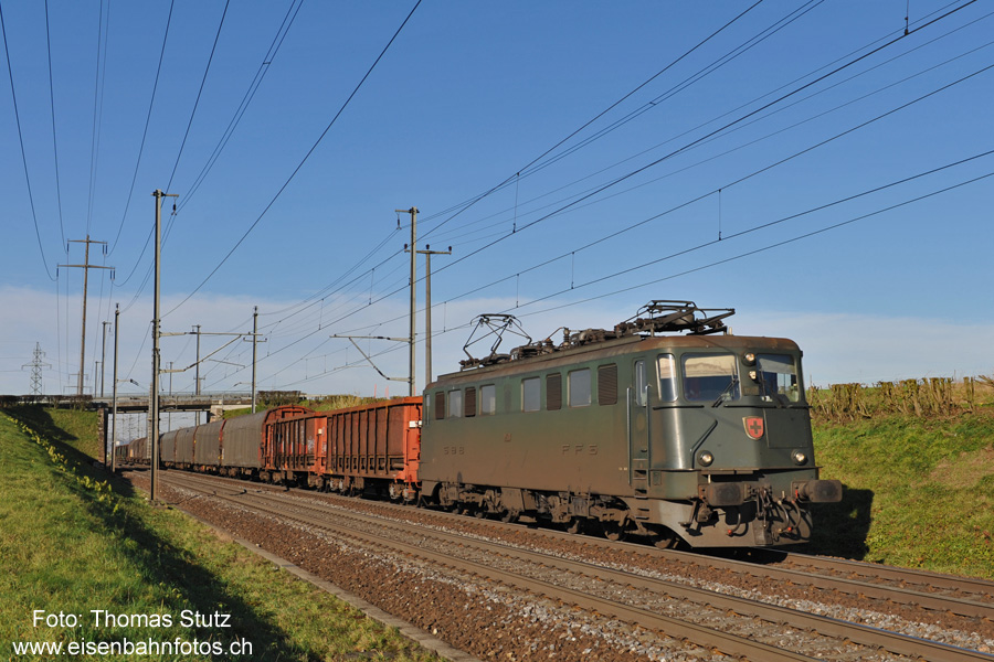 Ae 6/6 mit gemischtem Güterzug
