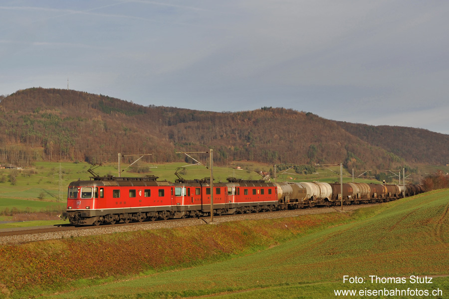 "Re 16/16" mit leerem Oelzug
