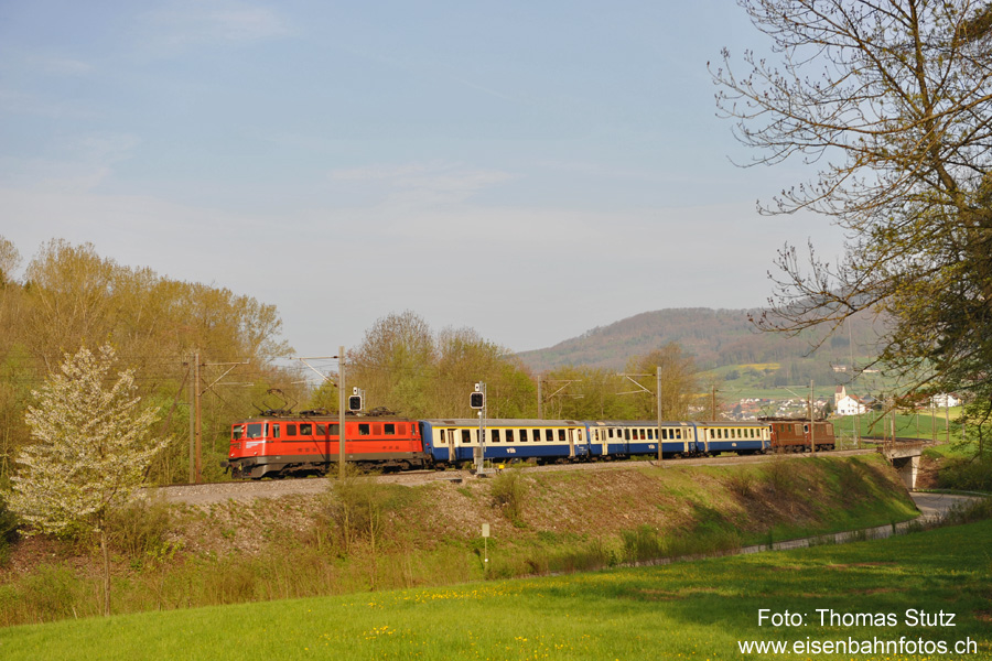 Ae 6/6 am Zugschluss
