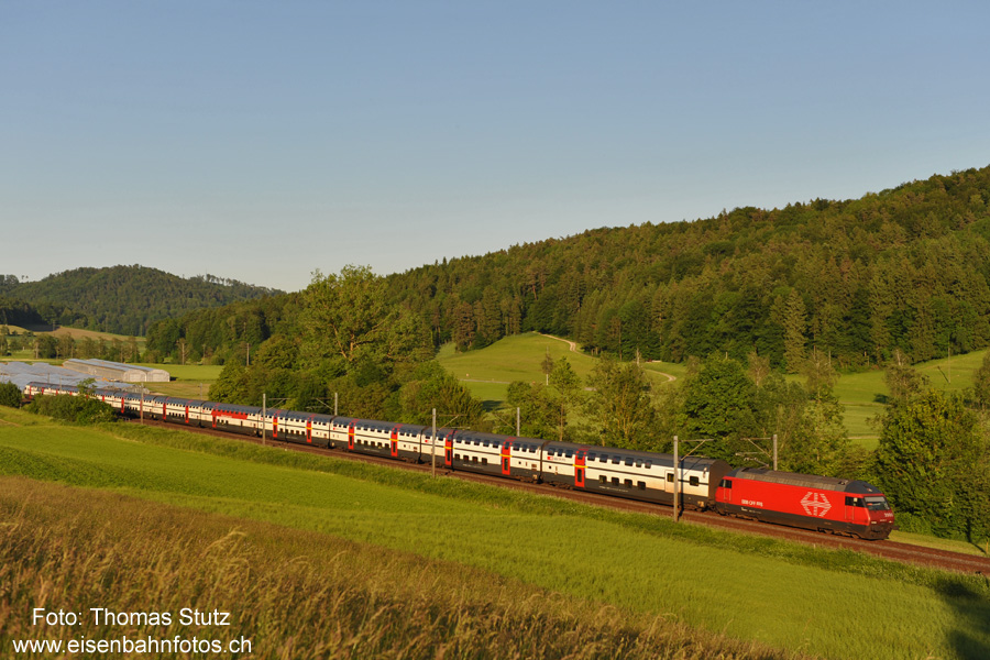 IC-Dosto im Abendlicht
