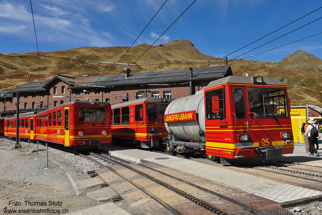 Jungfraubahn mit Tank-Steuerwagen
