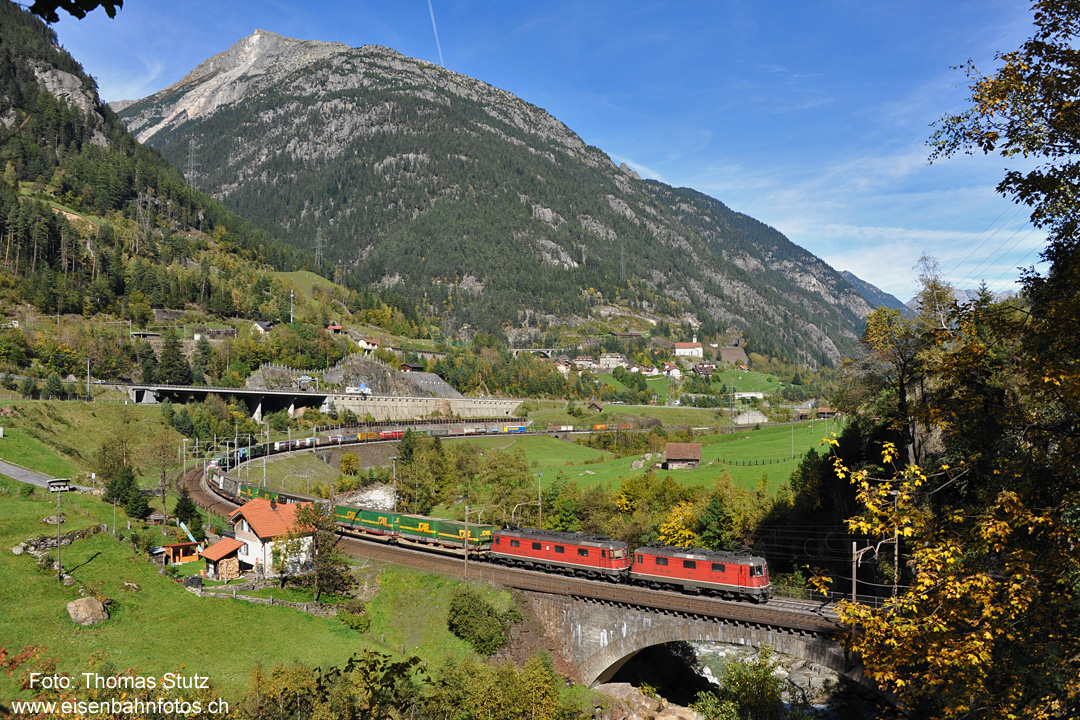Güterzug in der Wattinger Kurve
