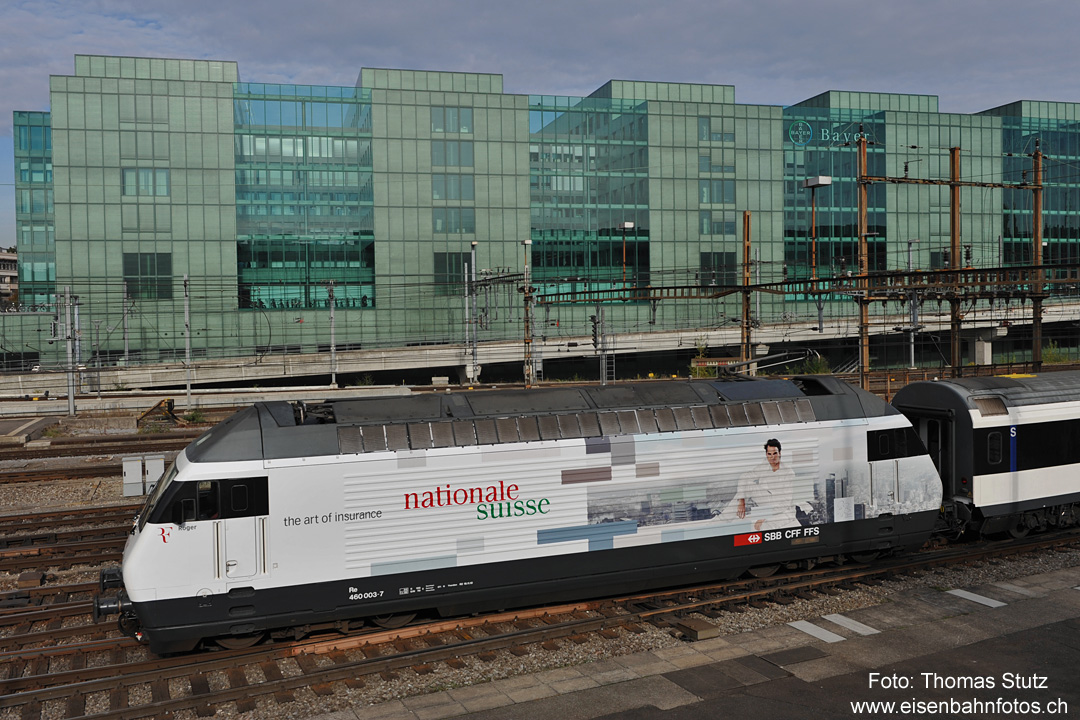 Seitenansicht
Auf der Seite ist Roger Federer abgebildet, entsprechend trägt die Lok vorübergehend den Namen "Roger".
