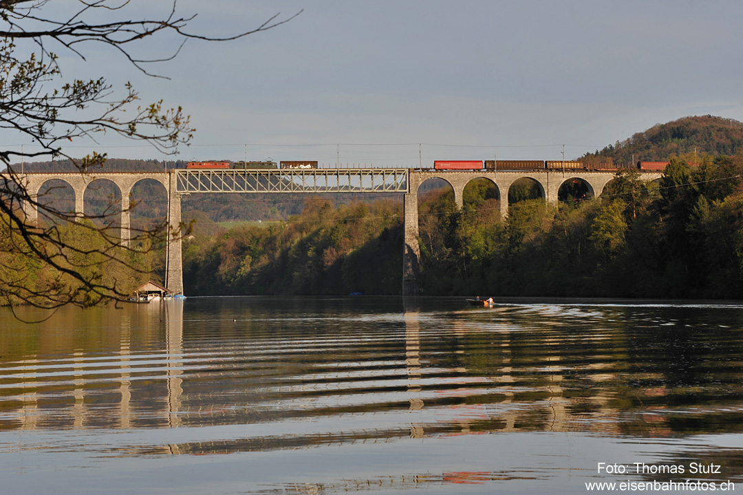 2 Ae 6/6 mit Güterzug
