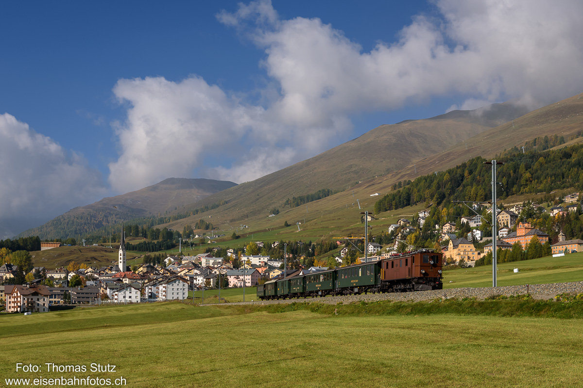 Nostalgiezug Engadin bei Zuoz
