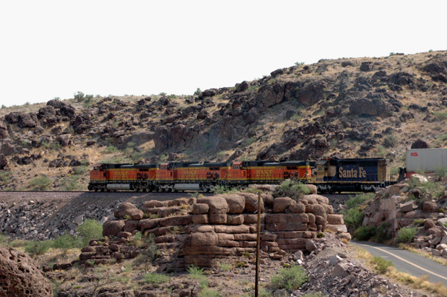 BNSF eastbound at Kingman Canyon, AZ
