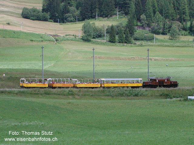 Krokodil mit Aussichtswagen
Hier wäre ein Audiofile passend. Extrazug mit Ge 6/6 I 414, Aussichtswagen und Live Jazz Musik kurz nach der Abfahrt in Bergün/Bravuogn mit Ziel Preda.
