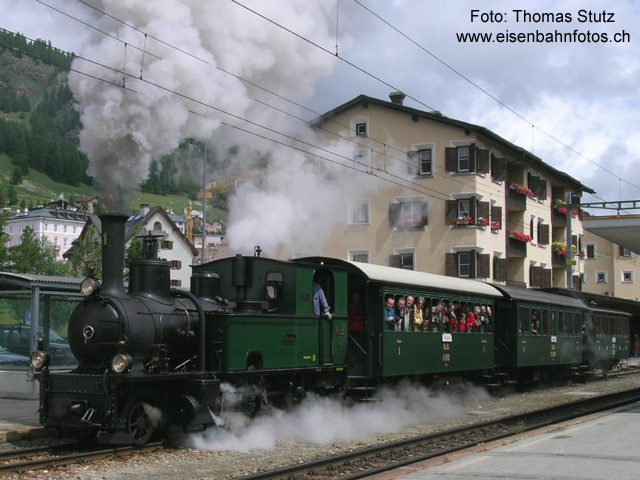 Jubiläumszug Samedan - St. Moritz
Dampfzug auf der 1. Fahrt zum Bahnhoffest "100 Jahre Bahnhof St. Moritz".
