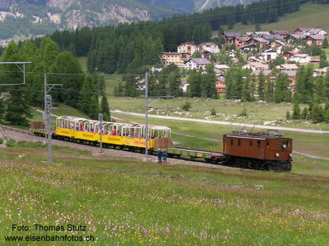 Jubiläumszug Samedan - Pontresina
Ge 4/6 mit offenen Aussichtswagen als Jubiläumszug Samedan - Pontresina.
