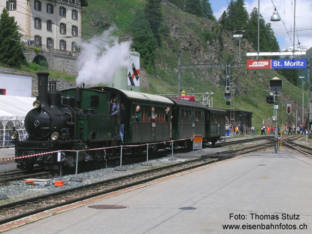 Dampfzug im Jubiläumsbahnhof
Einfahrt des Dampfzuges im Jubiläumsbahnhof St. Moritz.
