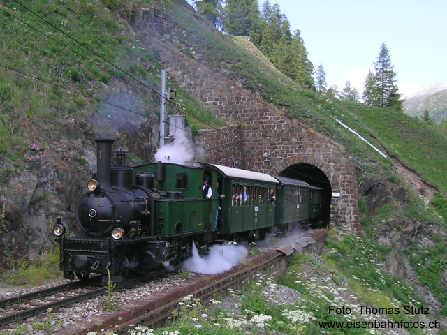 Dampfzug
Dampfzug in der letzten Steigung vor der Einfahrt in den Bahnhof St. Moritz.
